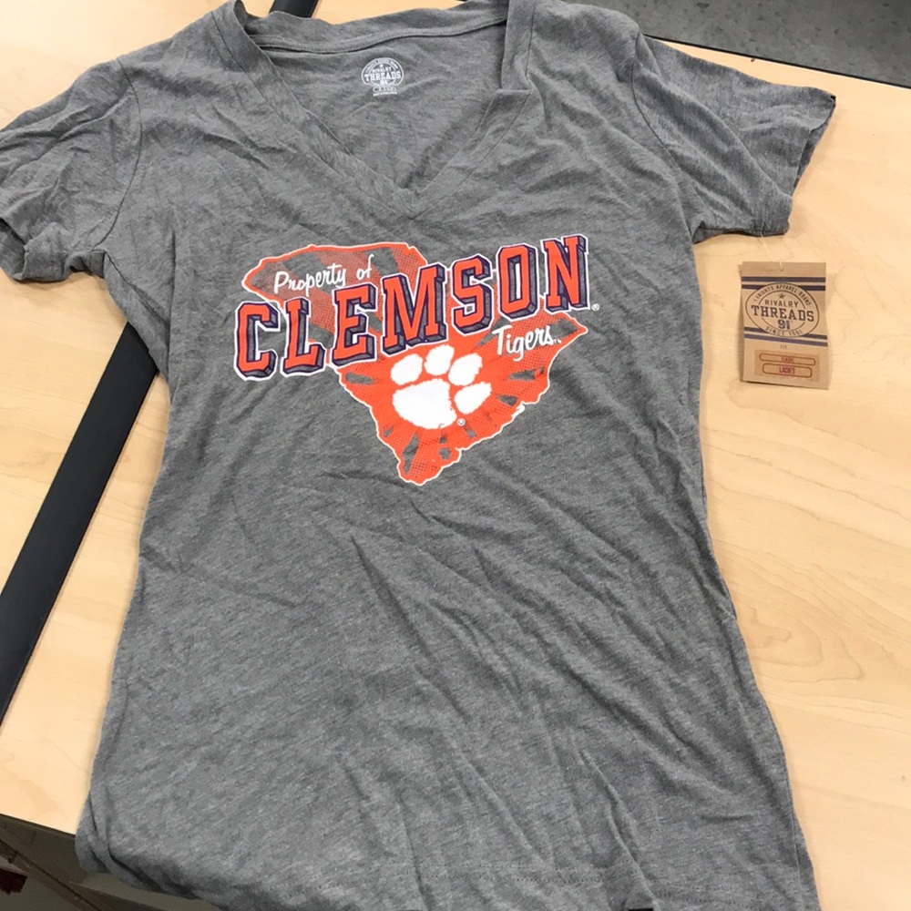 NWT Rivalry Threads Clemson Tigers V-neck tee